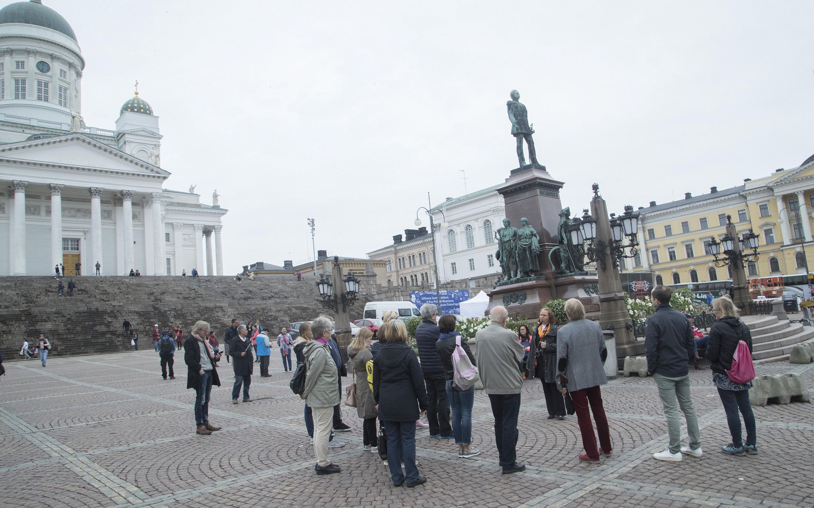 Ulkomaalaiset ihmettelevät: Miksi Suomen pääkaupungin paraatipaikalla on  Venäjän keisarin patsas? | Kaleva