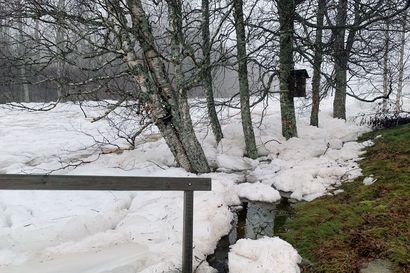 Suppojäät yllättivät Tornionjoella – ranta-aitat, saunat ja sillat olivat vaarassa kuin kevättulvassa