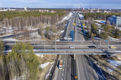 Kiirastorstain liikenne ollut Oulun seudulla vilkas mutta sujuva, kolareilta on vältytty –  pääsiäisen ajokeli pysyy hyvänä