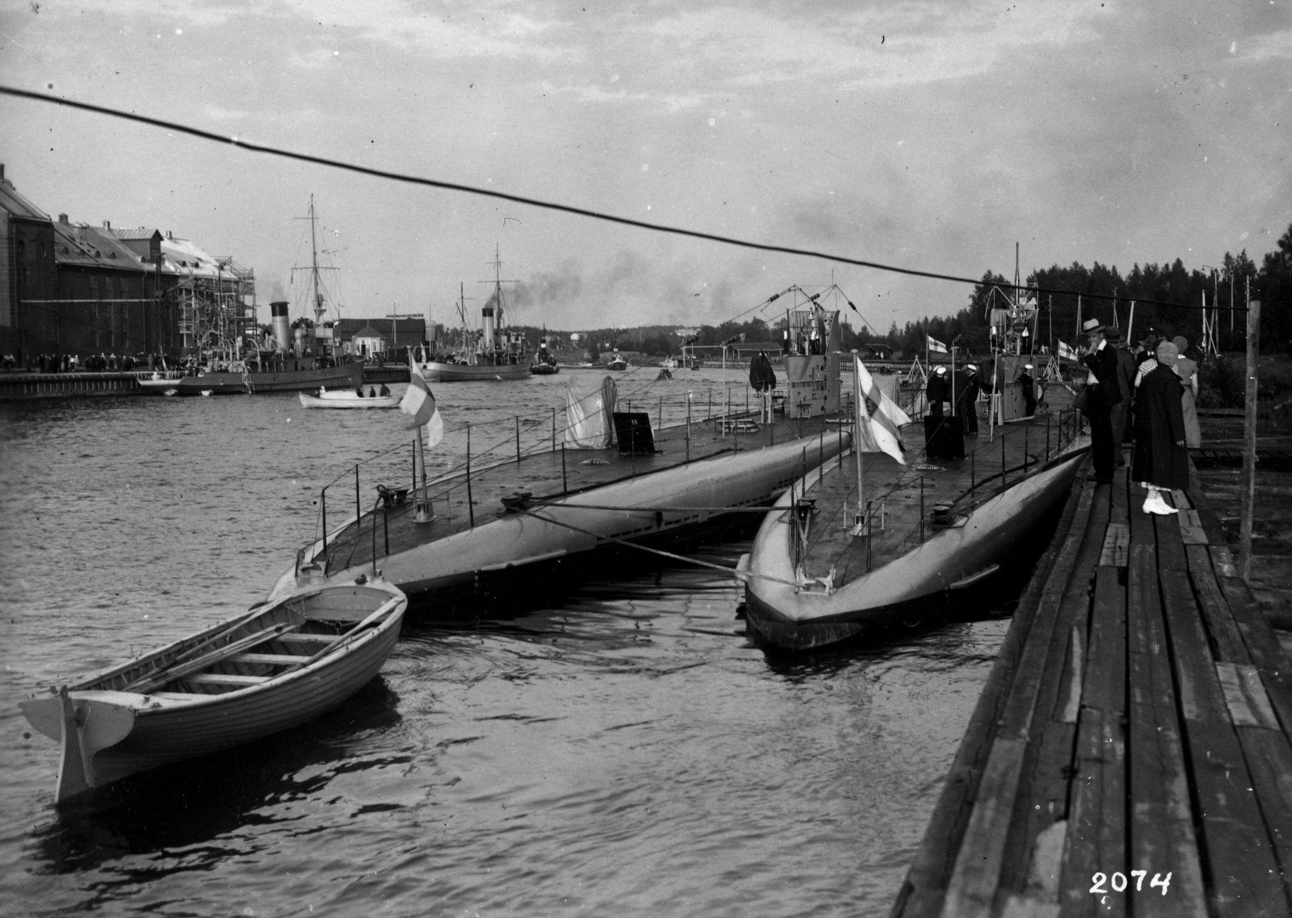 Sukellusveneitä on nähty Toppilan satamassakin - katso vanhoja kuvia |  Kaleva