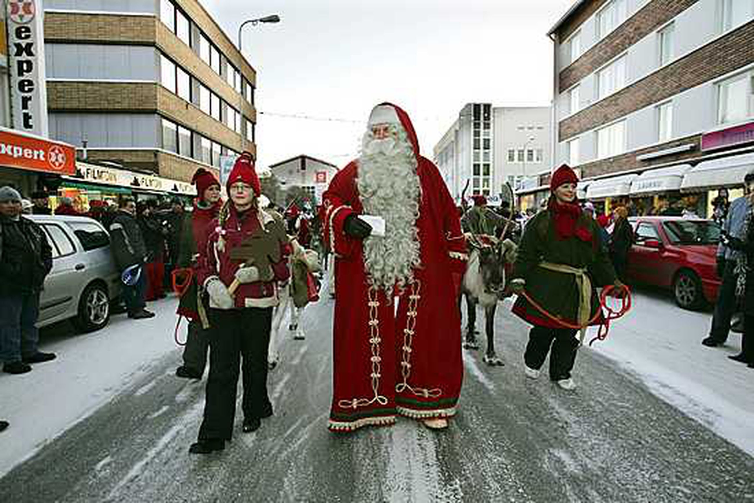 Joulupukki avaa markkinat Rovaniemellä | Kaleva