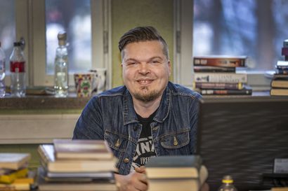 Antti Kiviniemi perusti Ouluun kirjankustantamon, joka ottaa ufot ja muut rajailmiöt vakavasti – "Kyllä tässä varmaan naurettavaksi joutuu, mutta se ei haittaa"