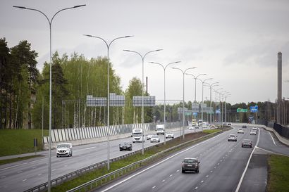Juhannuksen paluuliikenne on sujunut pääosin rauhallisesti Pohjois-Suomessa – moottoripyöräilijä kuoli onnettomuudessa Ristijärvellä