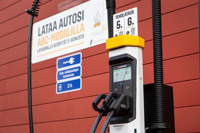Kempeleeseen ja Oulunsaloon uudet sähköautojen latausasemat