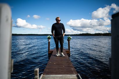 Kuusamolaislähtöinen Tuomas Ahonen etsii maailmalla uusia mallikasvoja Pradalle ja Guccille – Kotiseudulla hän käy harvoin, mutta yksi asia pysyy: "Soitan äidille joka lauantai"