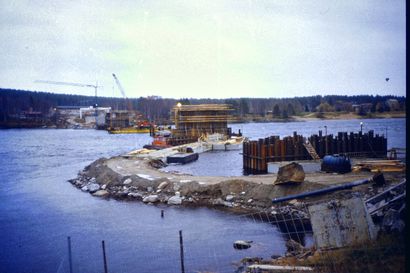 Jätkänkynttilä täyttää 30 vuotta – kiistellystä sillasta tuli nopeasti Rovaniemen maamerkki