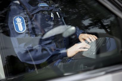 16-vuotias kuljettaja pakeni poliisia traktoriksi rekisteröidyllä autolla Ylitorniolta Ruotsin puolelle – kyydissä viisi kaveria