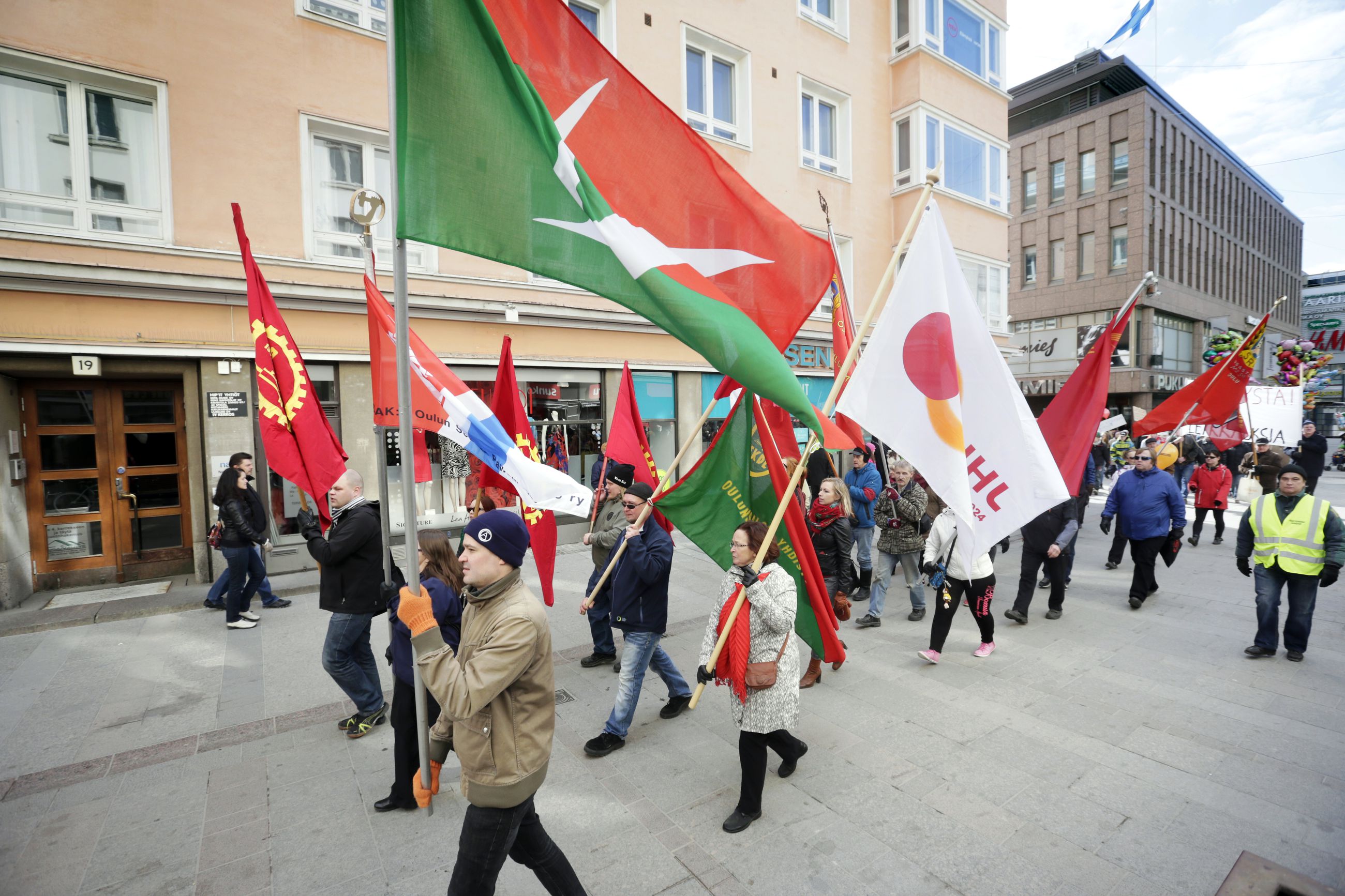 Vappuaaton puheissa nousi esiin Nato, sote ja tissibaari | Kaleva