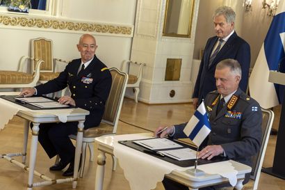 Pysyvien Nato-tukikohtien sijoittaminen Suomeen jakaa kansaa – yli puolet laittaisi naiset armeijaan