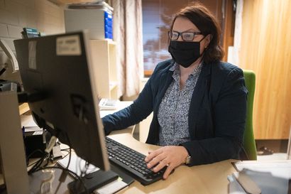 "Hei, kuinka voin auttaa?" – digipalvelulaki vauhditti Koillismaan kunnat uusimaan nettisivunsa helppokäyttöisemmiksi, Kuusamossa Riitta ja Pia hoitavat kaupungin chattia