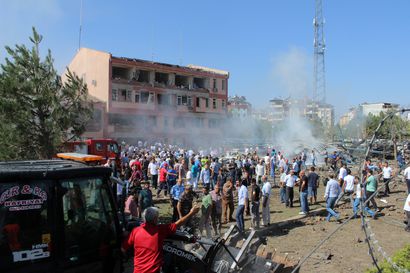 12 kuoli iskujen sarjassa Itä-Turkissa