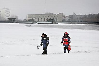 Oulun kaupunki muistuttaa pilkkijöitä: Isommat avannot on merkittävä jäällä näkyvästi