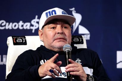 MM-kisapäiväkirja 3: Se tilaisuus ei unohdu koskaan – "Katsokaa, taas hän kosketti minua tuolla tavalla", Diego Maradona pyöritteli silmiään