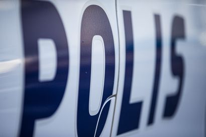 Rattijuoppo jäi kiinni kahdesti Sotkamossa – Kajaanissa poliisi kaipaa havaintoja kolarista, johon osallinen autoilija poistui paikalta