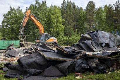 Oulun yliopiston eläintarha katoaa lopullisesti – vuosikymmenen tyhjillään seisseiden rakennusten purkutyöt käynnissä Linnanmaalla