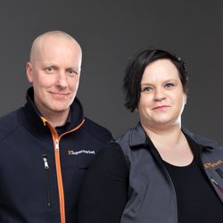 Petri ja Jenni Peltomäki Kestilän K-Market Eväsrepun kauppiaiksi – uusi kauppiaspari tuo jotain ihan uutta  kaupan  palvelutiskiin