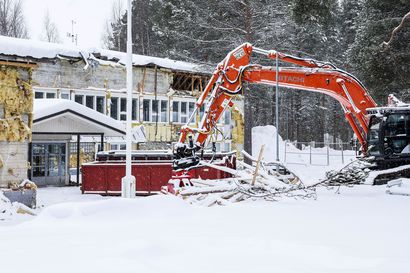 Rovaniemi purkaa tyhjilleen jääneitä kouluja –Muurolan lukiota puretaan parhaillaan, Meltauksen koulun purku alkaa maaliskuussa