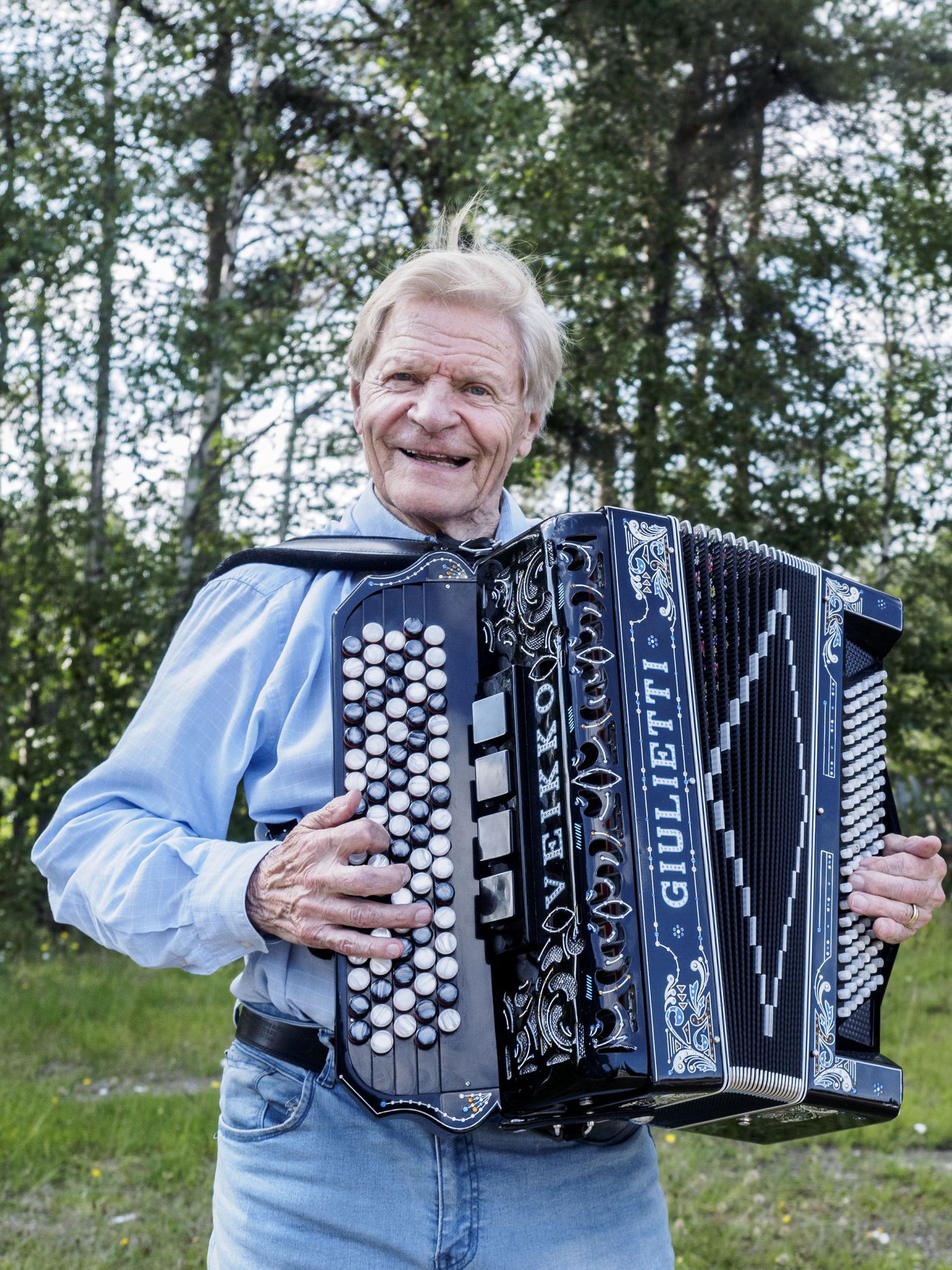 Harmonikkalegenda Keikkailee Jälleen – Yli 70 Vuotta Keikkaillut Veikko ...