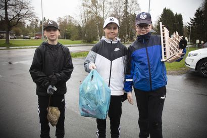 Roskaa enemmän kuin viime vuonna - Hepolan koululaiset siivosivat koulunsa ympäristöä