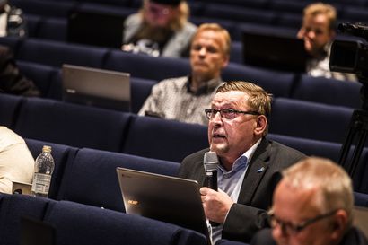 Rovaniemeläisvaltuutettu Kalervo Björkbacka erosi perussuomalaisten valtuustoryhmästä ja perusti oman ryhmän – syyttää puoluetoimistoa painostuksesta