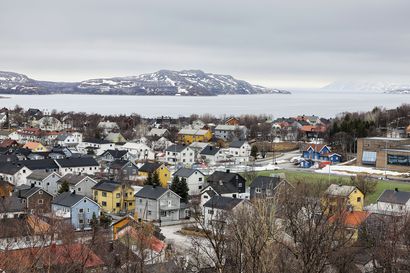 Venäläisten kukkaseppele aiheutti kiistaa Norjan Kirkkoniemellä