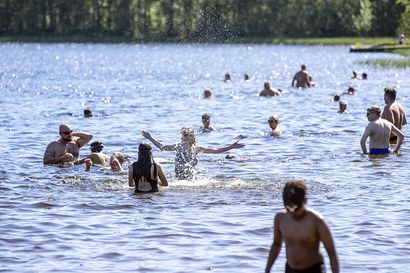 Oulun uimarannoilla riittää nyt riesoja: Rajahaudassa järvisyyhyä, Meriniemessä puolestaan sinilevää