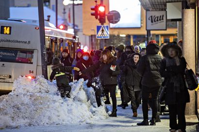 Oulun kaupungin järjestämät koulukyydit kulkevat lakosta huolimatta – oppilaiden vanhempia suositellaan tarvittaessa viemään koululaiset itse tai kimppakyydillä