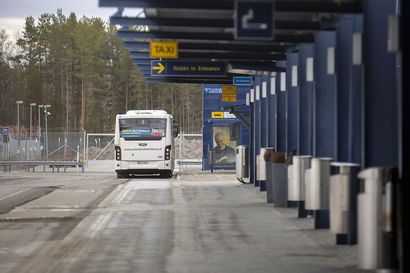Parkkialueen puomit poistuvat: Oulun lentoasemalla pysäköinti maksetaan ennakkoon ja tiistaista alkaen maksun voi suorittaa älypuhelimella