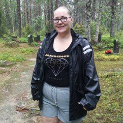 Norjalainen Lindis Møller-Davidsen kävi Kitkalla sijaitsevassa syrjäisessä saaressa etsimässä esi-isänsä hautaa: "Kukaan ei tiedä mihin Taavetti kuoli tai miksi hän oli ylipäätään Suomeen lähtenyt"