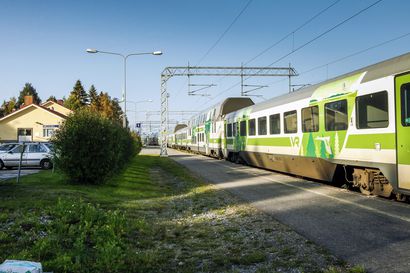 Rikkoontunut tavarajuna haittasi Oulun ja Rovaniemen välistä junaliikennettä  – häiriö on nyt ohi