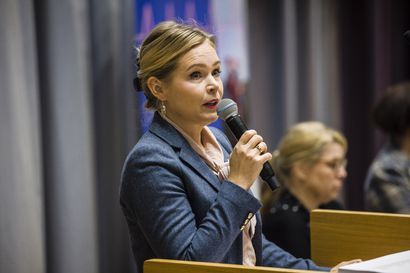 Keskusta jakautui, perussuomalaisilta vahva tuki Mehiläis-sopimukselle – Sara Seppänen muutti kantaansa alle viikossa