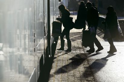 Junien myöhästelyt jatkuvat kovan pakkasen takia – Ouluun ja Rovaniemelle matkalla oleva Intercity hyytyi Kokkolan eteläpuolelle