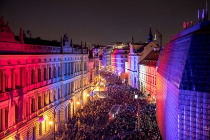 Näkökulma: Tshekkoslovakian Samettivallankumouksesta on 30 vuotta – nyt kansa on taas kaduilla vaatimassa valtaapitävien eroa