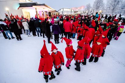 Tonttulakkipäivää vietetään jälleen Rovaniemellä – päiväkotilasten Tonttukarusellia voi seurata suorana netistä