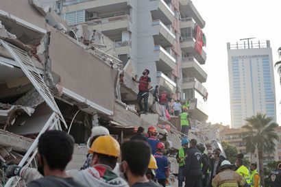Turkissa useita ihmisiä kuoli ja lähes 500 loukkaantui Egeanmeren maanjäristyksessä