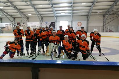 Lampipojat jääkiekon Posion mestari – Mukana oli Posiolta neljä joukkuetta ja yksi vierasjoukkue Kuusamosta