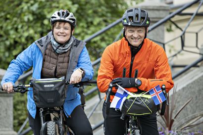Kysyimme Ouluun pyöräilleeltä  Islannin suurlähettiläspariskunnalta, mikä on Islannin menestyksen salaisuus