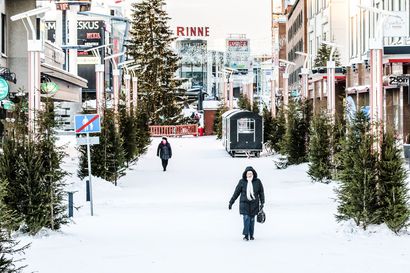 Rovaniemen kävelykadulle jälleen 200 kuusta yrittäjien yhteistempauksena