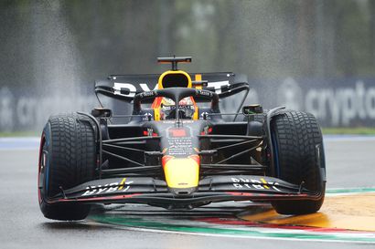 Max Verstappen ajoi sateen sävyttämän Italian gp:n aika-ajojen ykköseksi, Valtteri Bottas kahdeksas