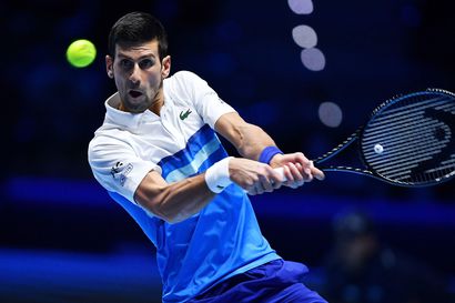 Novak Djokovicin yritys tehdä tennishistoriaa pysähtyi ainakin toistaiseksi Melbournen lentokentälle
