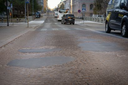 Osaatko nimetä Oulun keskustan noppakivikadut? Kallis kiveys harvinaistuu, mutta Heinäpäässä yleistyy uusi päällystystapa