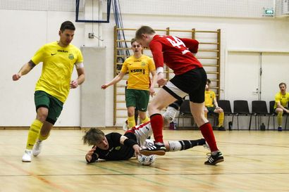 Kurenpojille toinen sija Miesten Futsal-Kakkosessa – Tekemisessä näkyi toisella puoliajalla raskaan kauden vaikutus. Paikkoja syntyi, mutta verkkoon asti pallo päätyi enää kerran