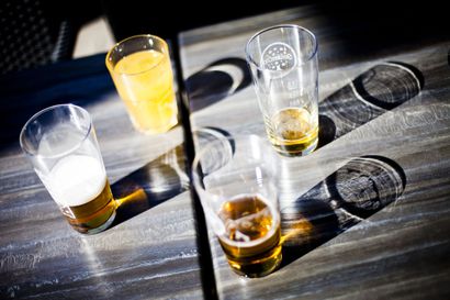 Neljäsosa suomalaisista arvioi alkoholin käyttönsä vähentyneen korona-aikana – eniten käyttöään olivat vähentäneet 18–34-vuotiaat