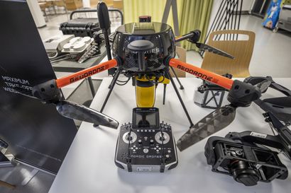 Oulun seudulle sijoittuvalla testialueella droonit pörräävät tiuhaan, vaikkei niitä näy – laitteita käytetään maailmalla hyvässä ja pahassa