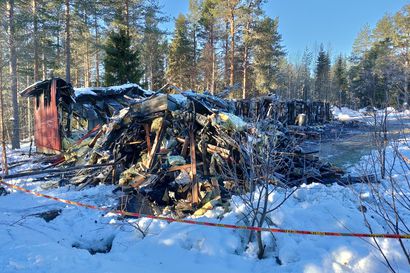 Viiden asunnon rivitalo tuhoutui täysin tulipalossa Sodankylän Syväjärvellä – yksi henkilö löytyi kuolleena