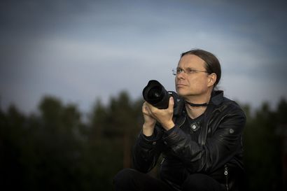 Oululainen tähtitieteilijä on seurannut, kuinka valosaaste on vuosikymmenten aikana vallannut Oulun taivaankannen – "Tähtien katoaminen typistää maailmankuvaamme"