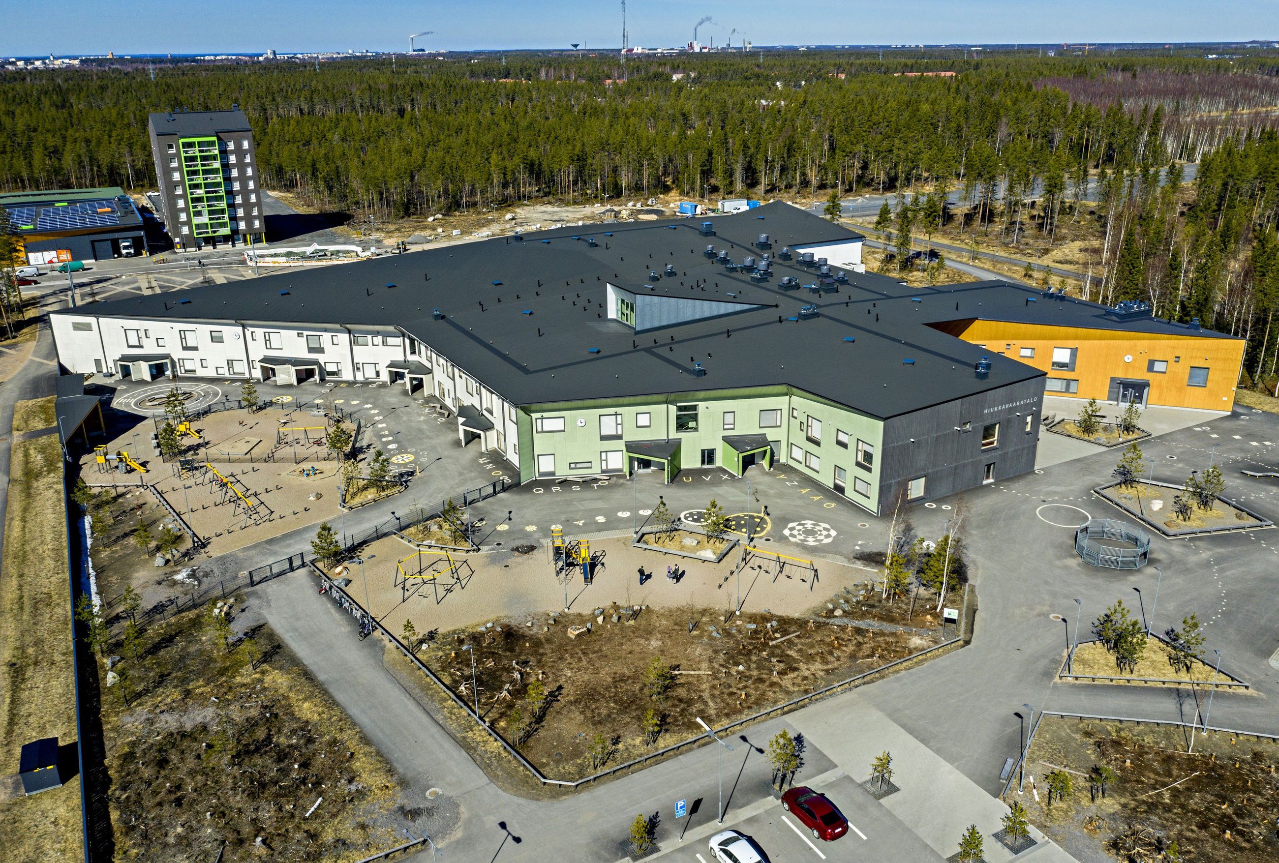 Uusi koulurakennus tulee Hiukkavaaran monitoimitalon yhteyteen.