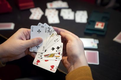 Bridgeä kehutaan maailman suosituimmaksi korttipeliksi – nyt sitä voi opetella Rovaniemellä kurssin verran