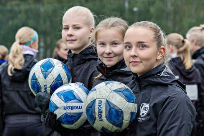 Mestaruudesta taistelevan ONS:n B-tyttöjen joukkuehenki lähtee hiuksista – "Letinteossa meni puolimatkaan asti"