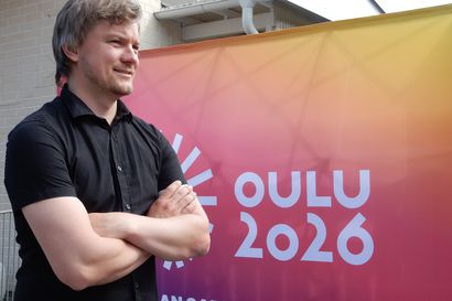 Neljä vuotta aikaa hioa yhteistyötä –Euroopan kulttuuripääkaupunki vuosi tuo matkailijoita Pyhäjokialueelle, Henri Turunen auttaa väkeä
